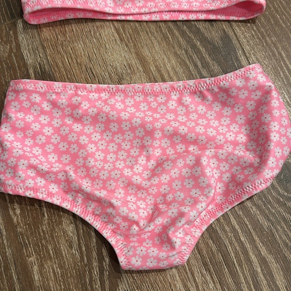 Gap S (5-6) 3 separate swim set with rash guard (true size 5-6) - Picture 4 of 6